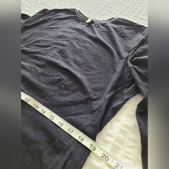 Kit and Ace technical cashmere long sleeve. Men's size large in black color. - Picture 4 of 4